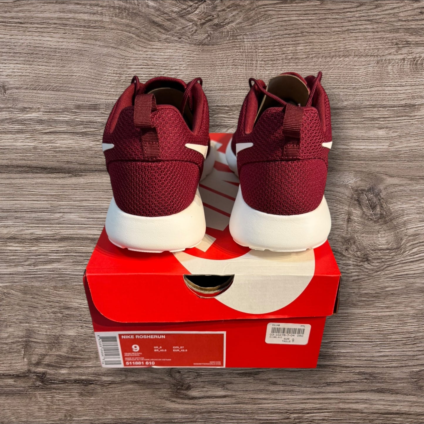 DS Nike Rosherun Burgundy Size 9 (511881 610)