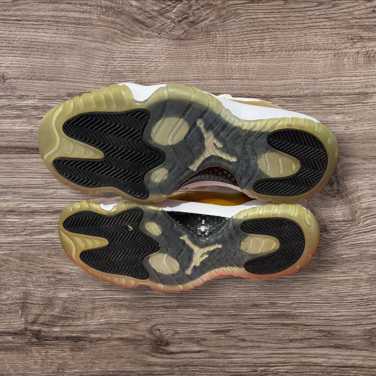 Jordan 11 Low Closing Ceremony Size 9 (No Box 528895-103)