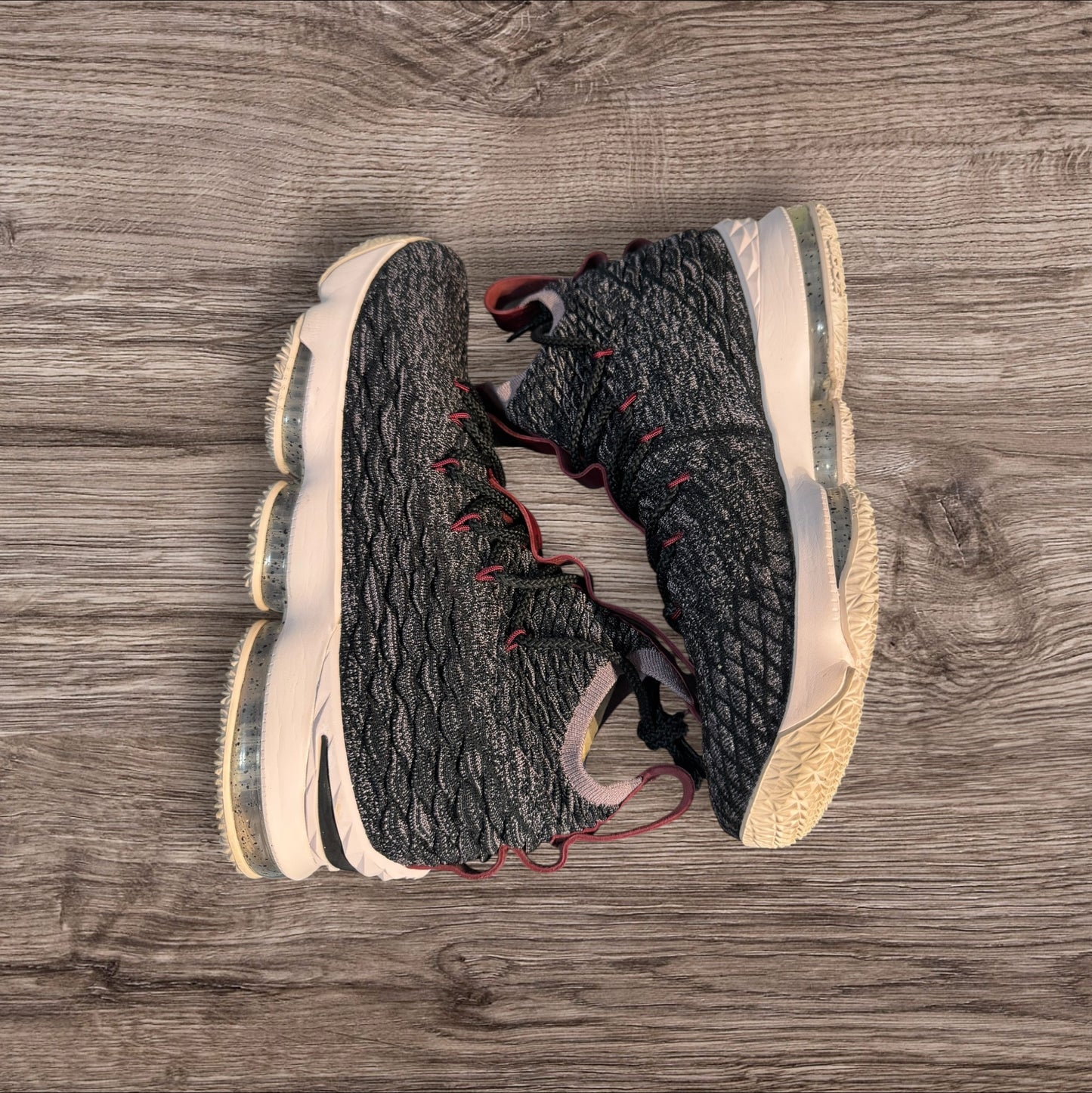 Nike LeBron 15 Pride of Ohio Size 10.5 (897648-003)