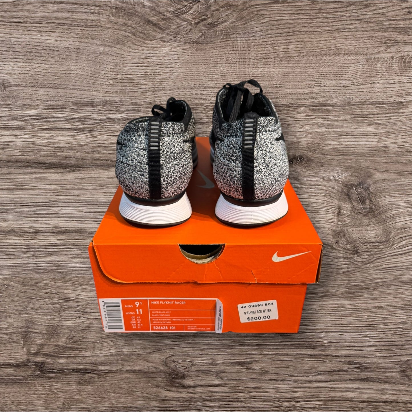 Nike Flyknit Racer Oreo Size 9.5 (526628 101)
