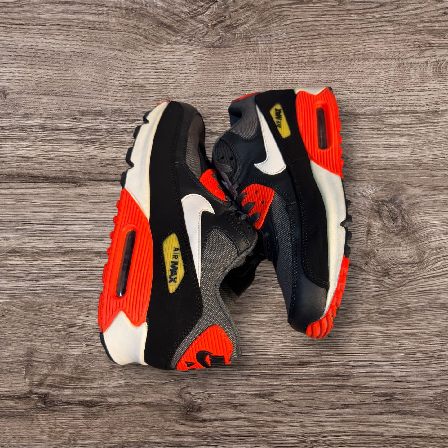 Nike Air Max 90 Dark Grey Crimson Size 9.5 (333888 017)