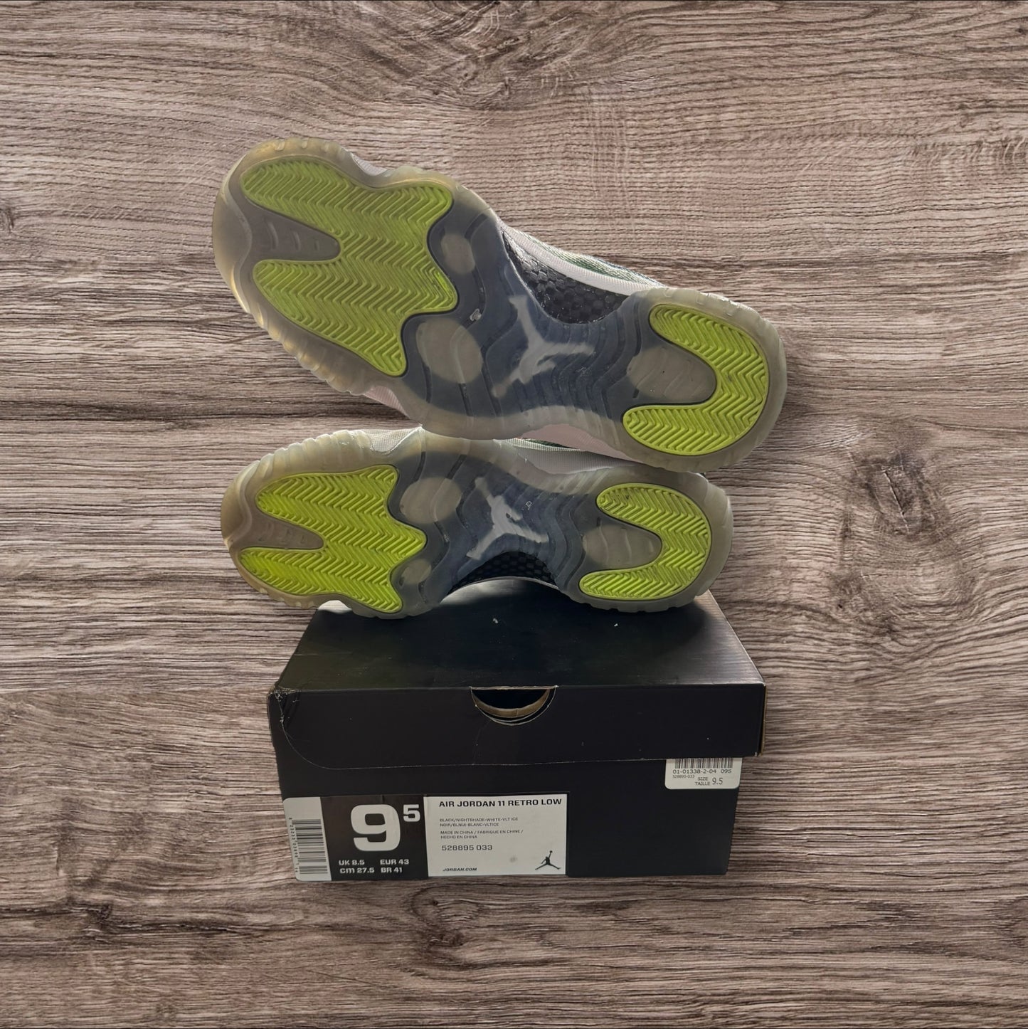 Jordan 11 Low Snakeskin Size 9.5 (528895 033)