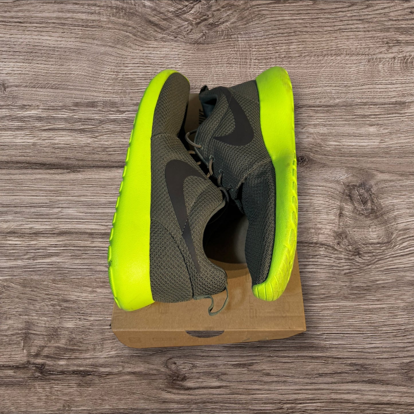 Nike Rosherun Volt Size Size 9 (511881 307)