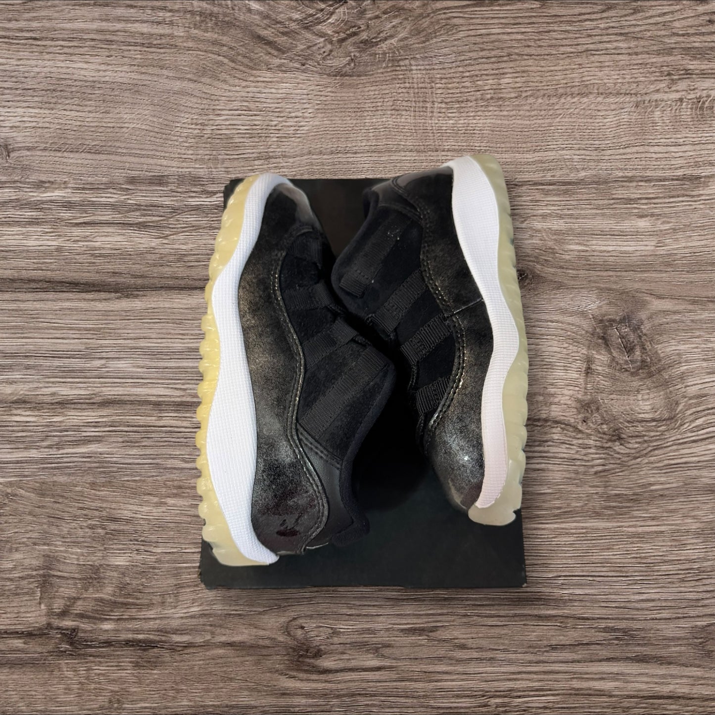 DS Infant Jordan 11 Low Metallic Silver Size 8c (505836 010)