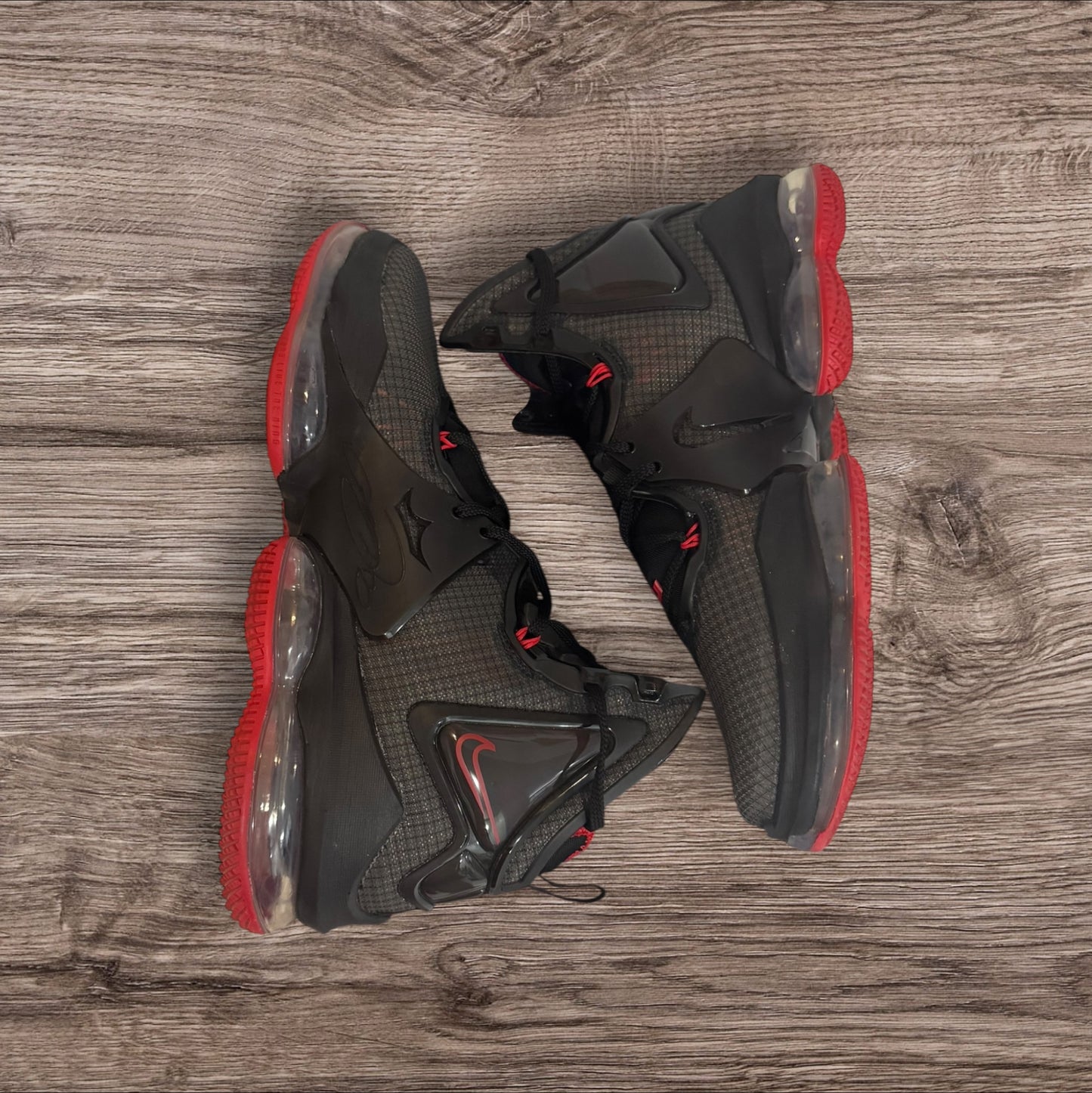 Nike LeBron 19 Bred Size 11 (CZ0203 001)