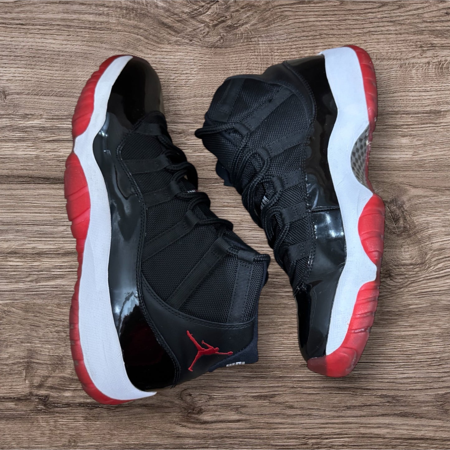 Jordan 11 Playoffs (2012) Size 11.5 (378037 010)