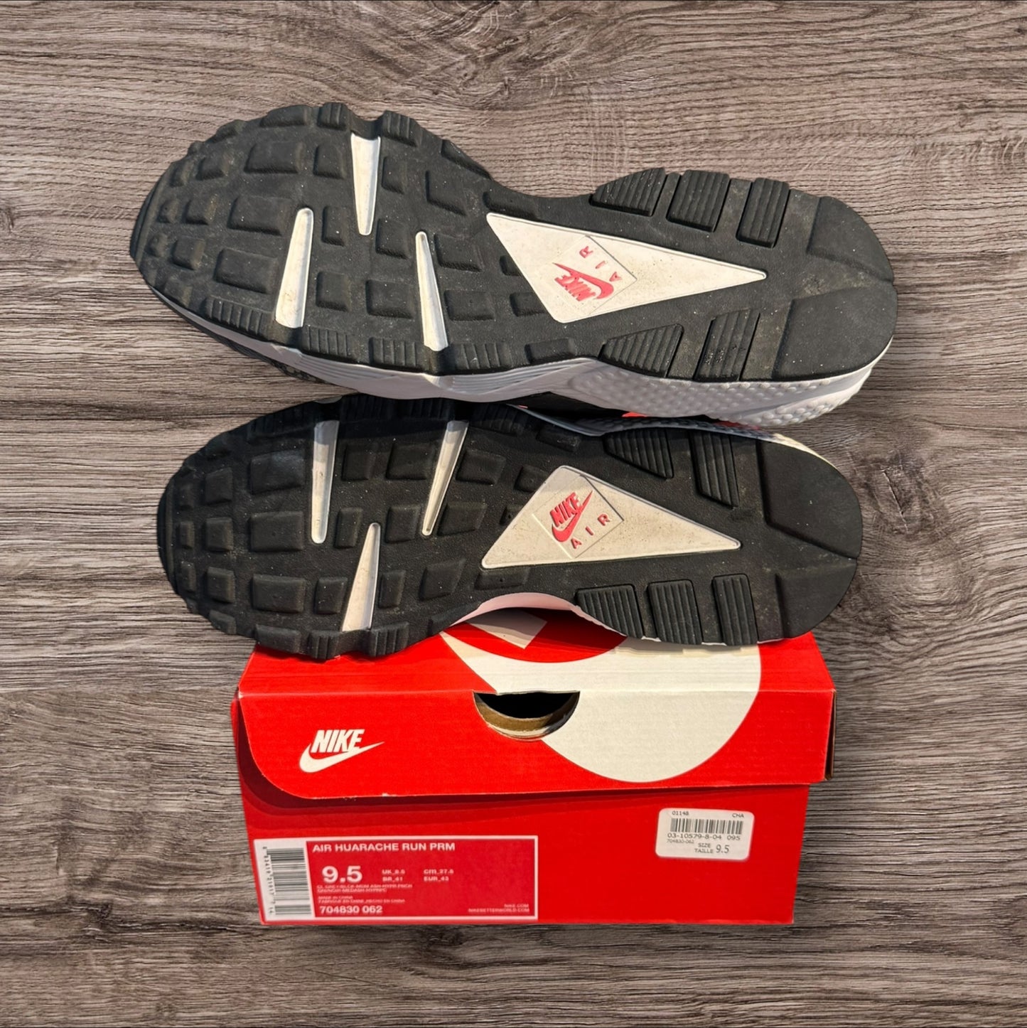 Nike Huarache Safari Size 9.5 (704830 062)