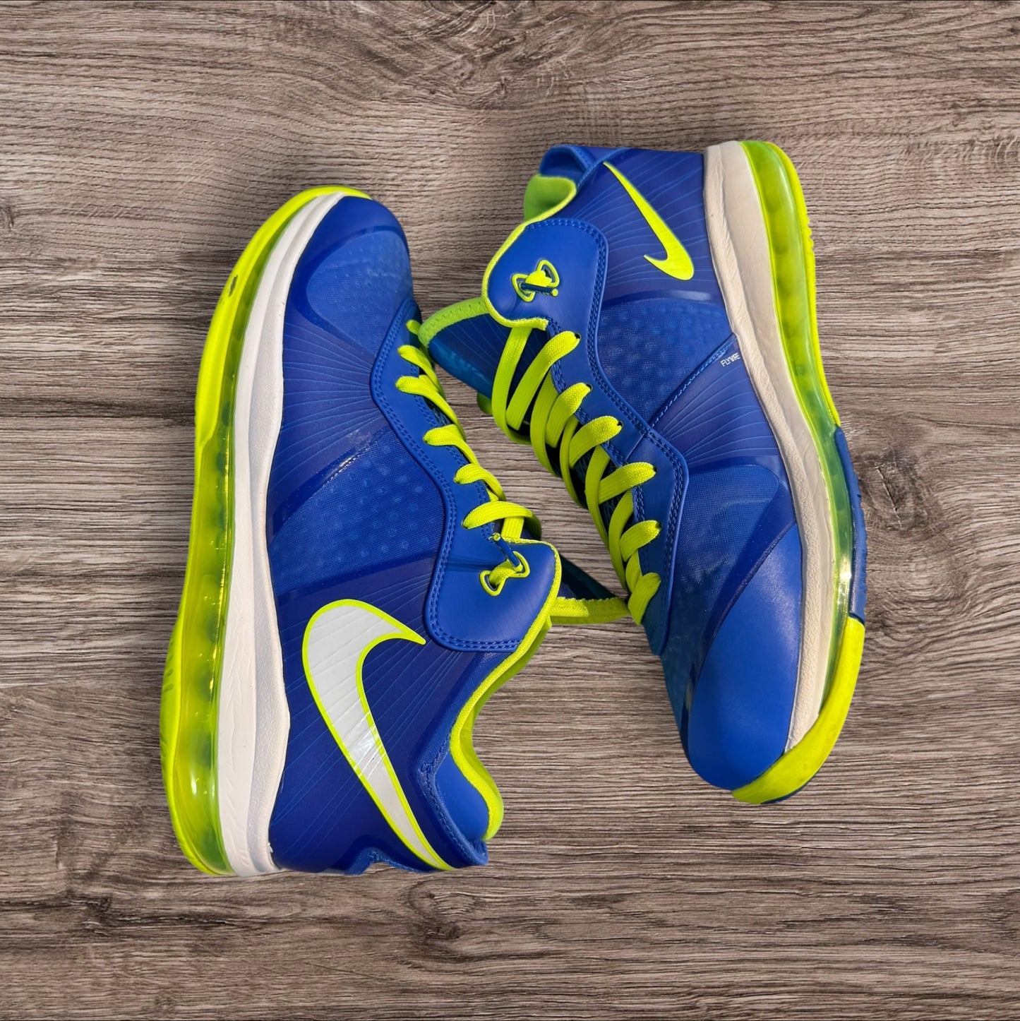 Nike LeBron 8 V2 Low Sprite Sz 10.5 (DN1581 400)