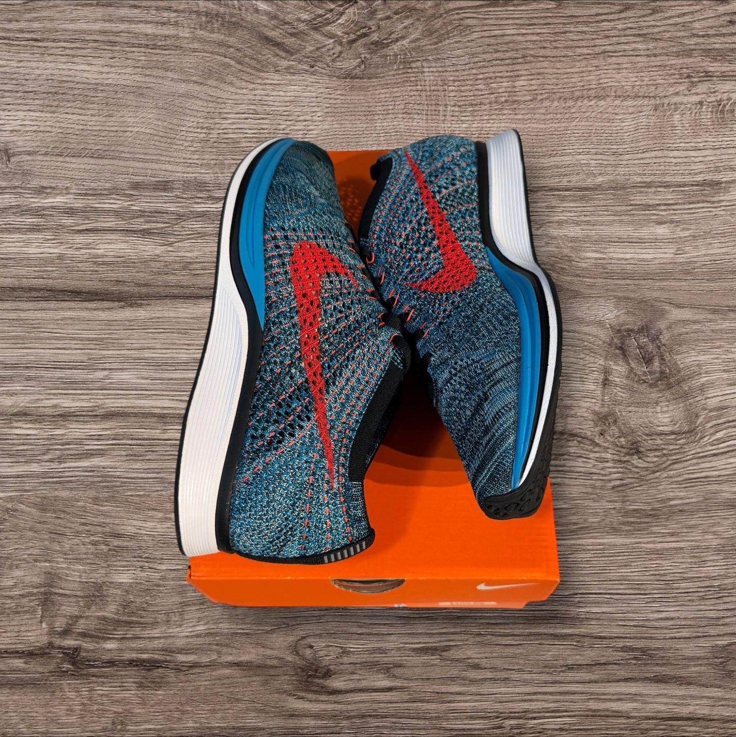 Nike Flyknit Racer Neo Size 9.5 (526628 404)