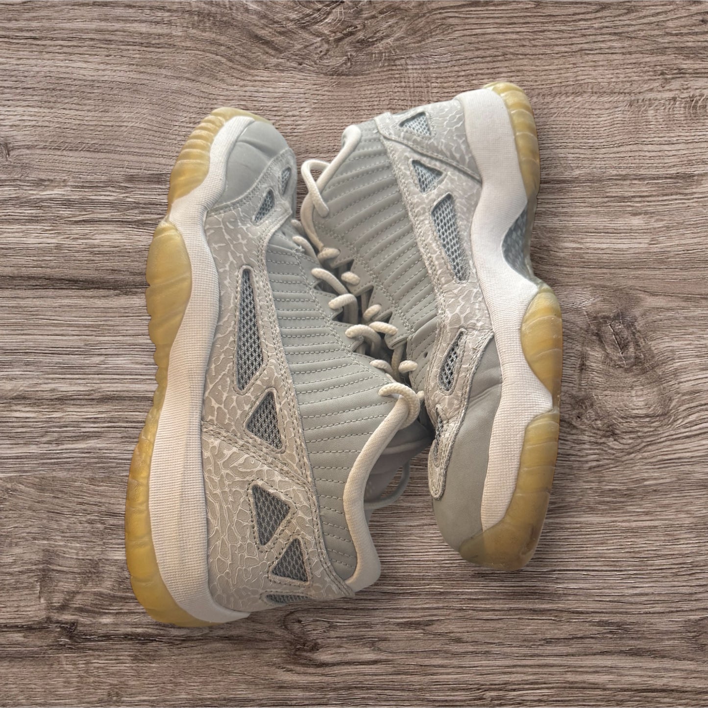 Jordan 11 Low IE Silver Zest Size 9.5 (306008 072)