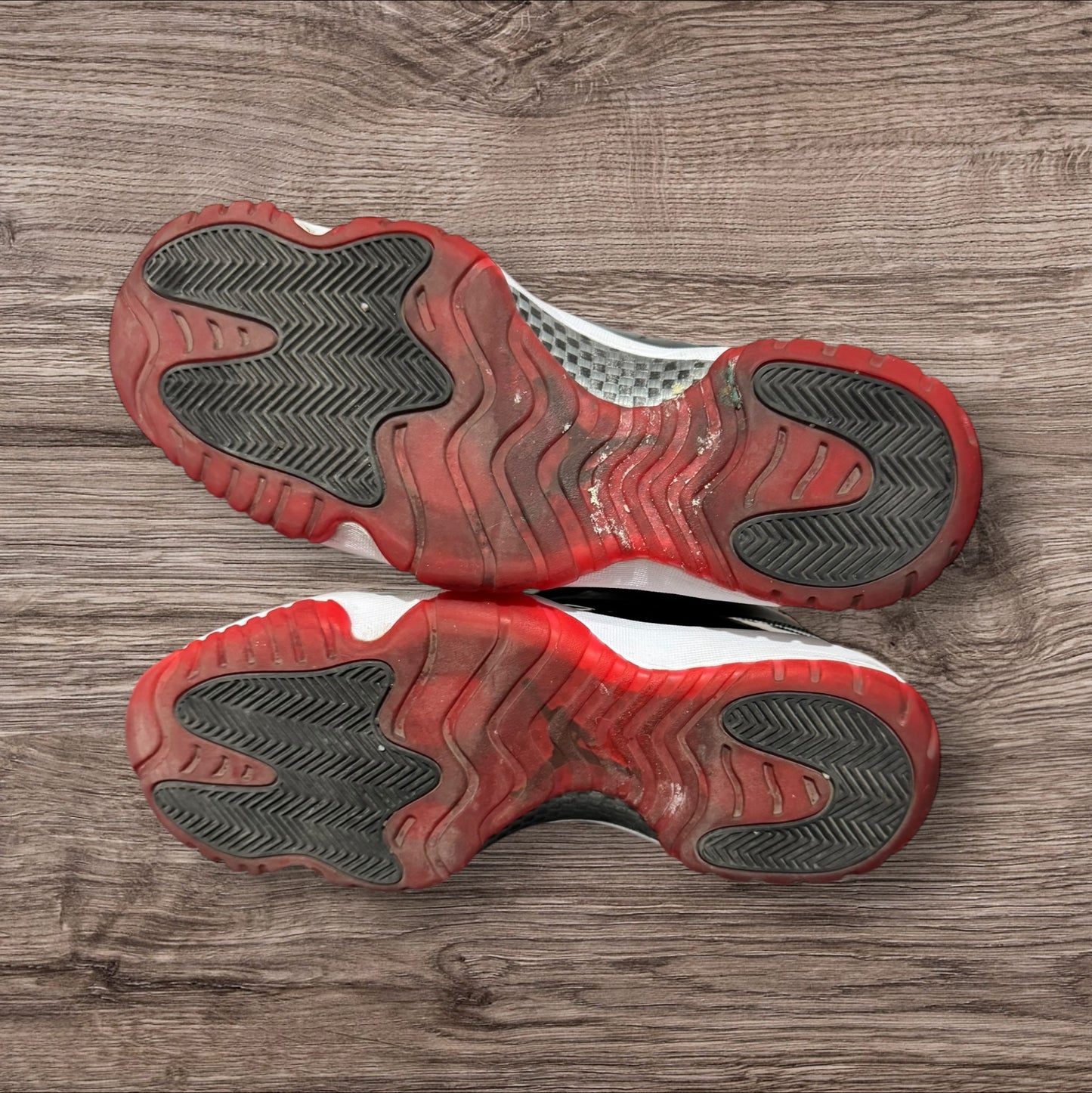 Jordan 11 Playoffs (2012) Size 11.5 (378037 010)