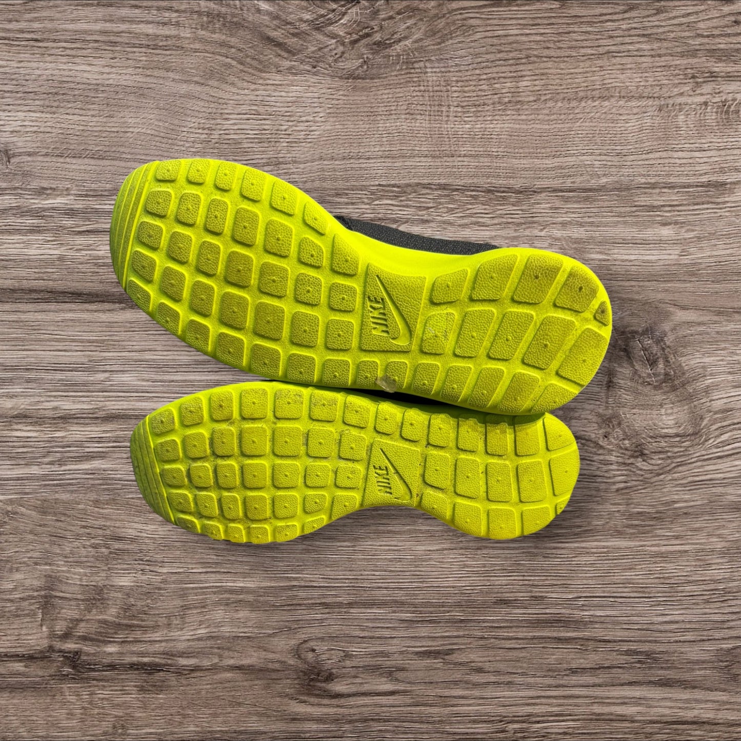 Nike Rosherun Grey Volt Size 9 (511881 073)