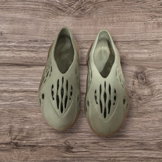 Adidas Foam Runner Size 10 (GX4472)