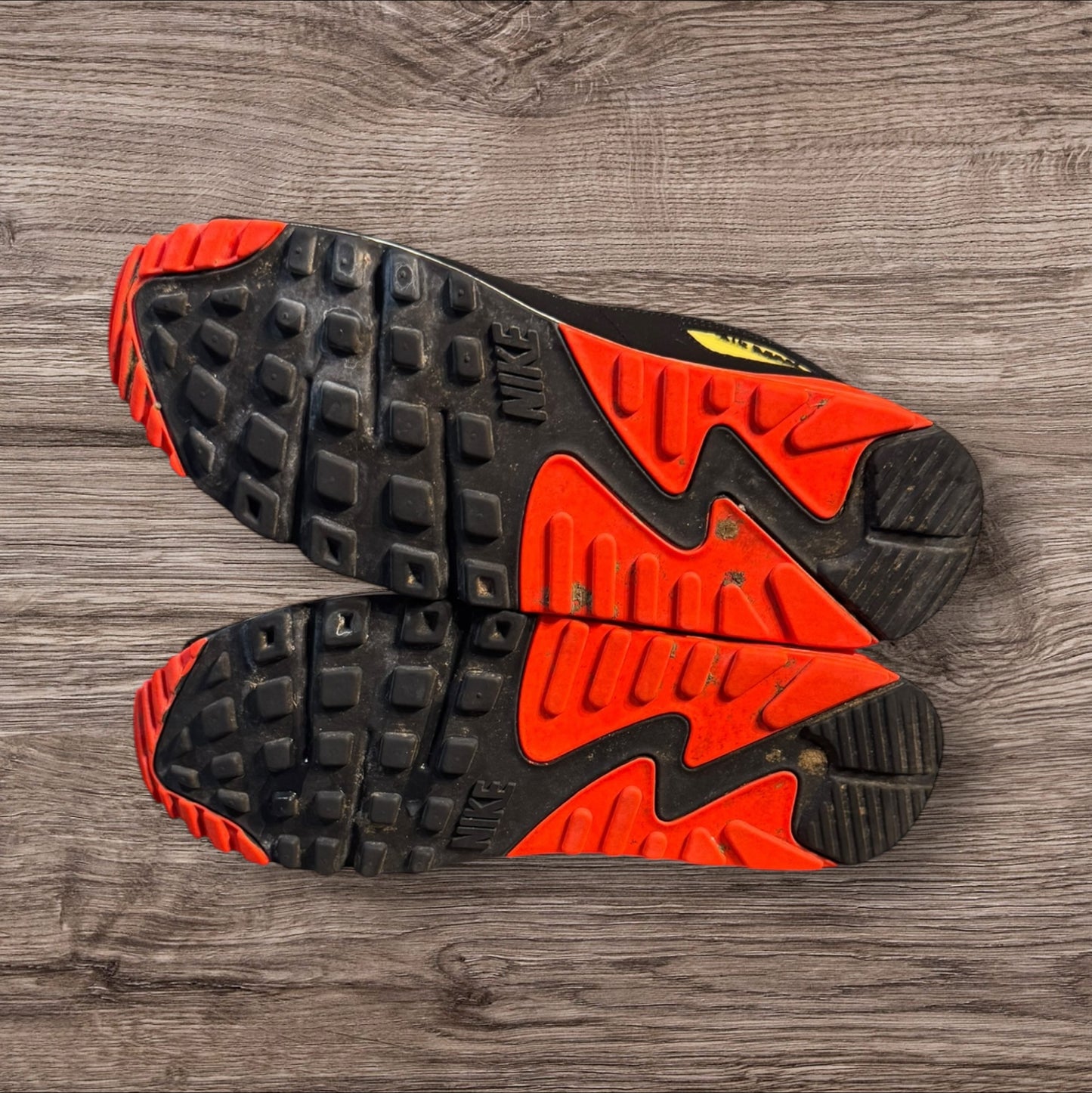 Nike Air Max 90 Dark Grey Crimson Size 9.5 (333888 017)