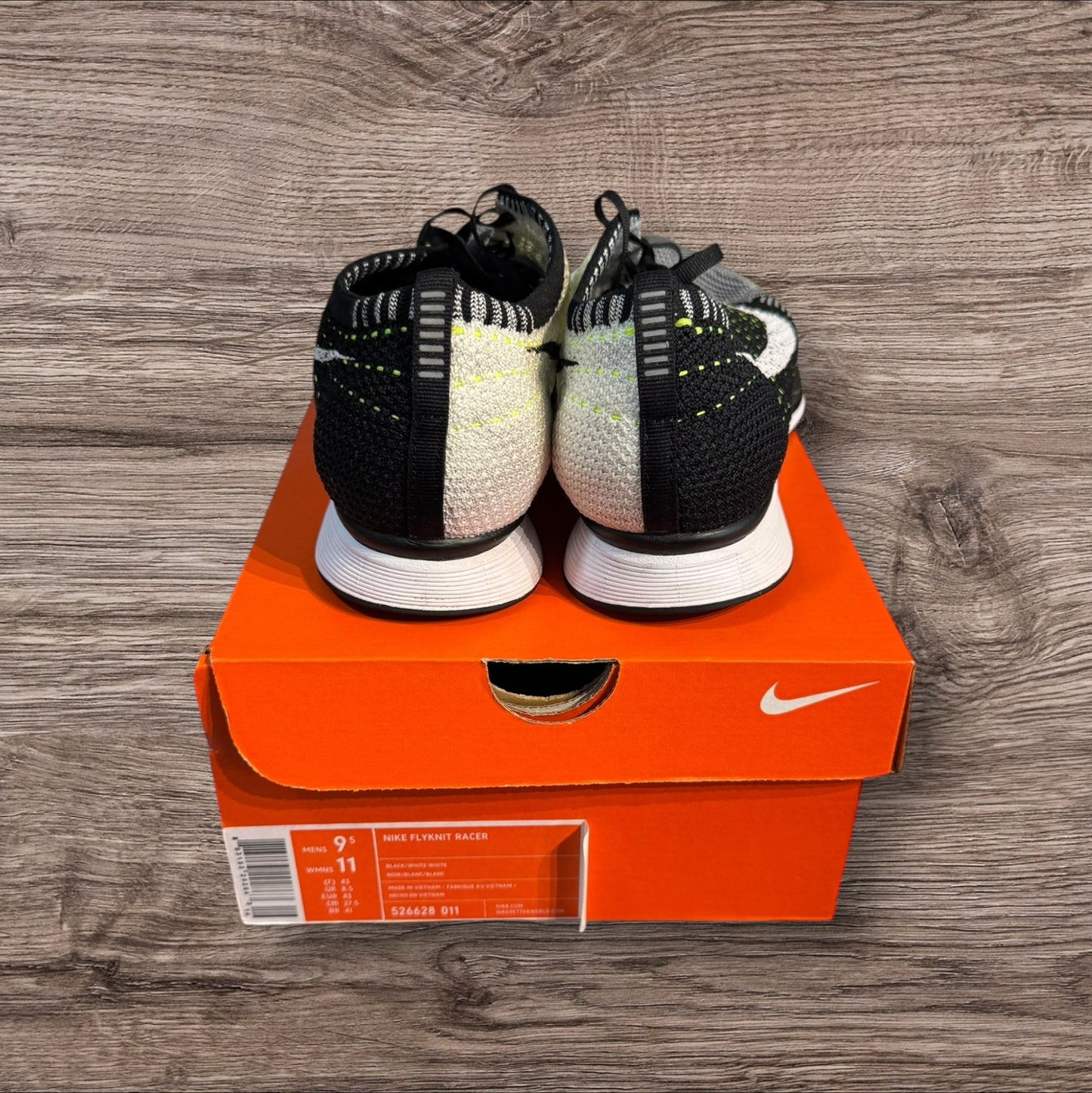 Nike Flyknit Racer Volt Size 9.5 (526628 011)