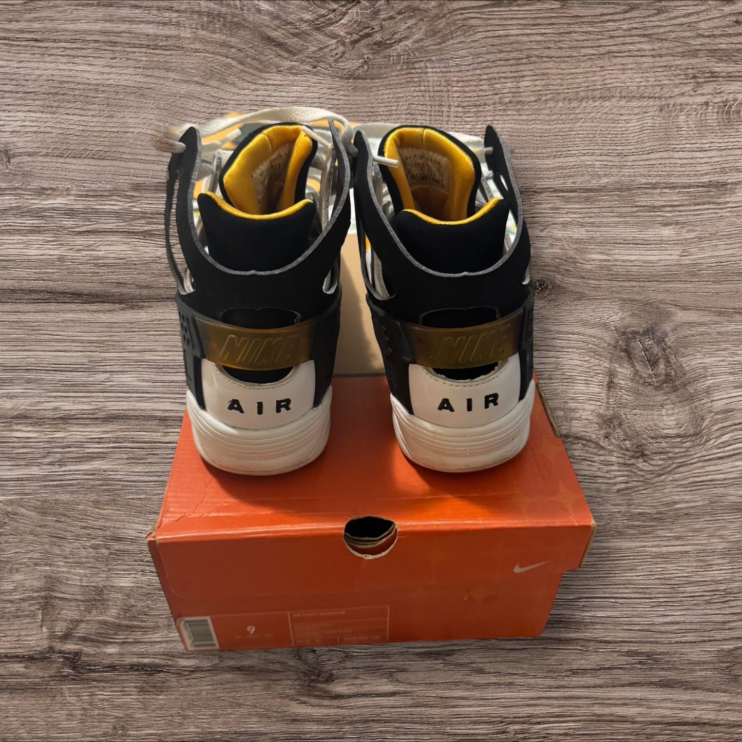 Nike Air Flight Huarache Size 9 (305439 102)
