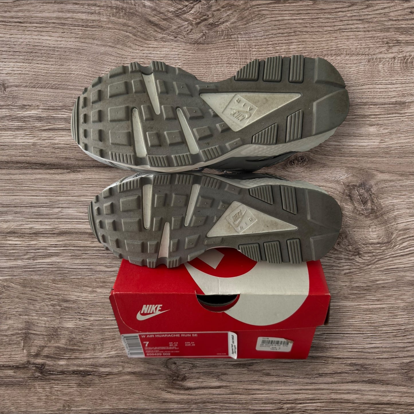 Woman Nike Huarache Silver Size 7 (859429 002)