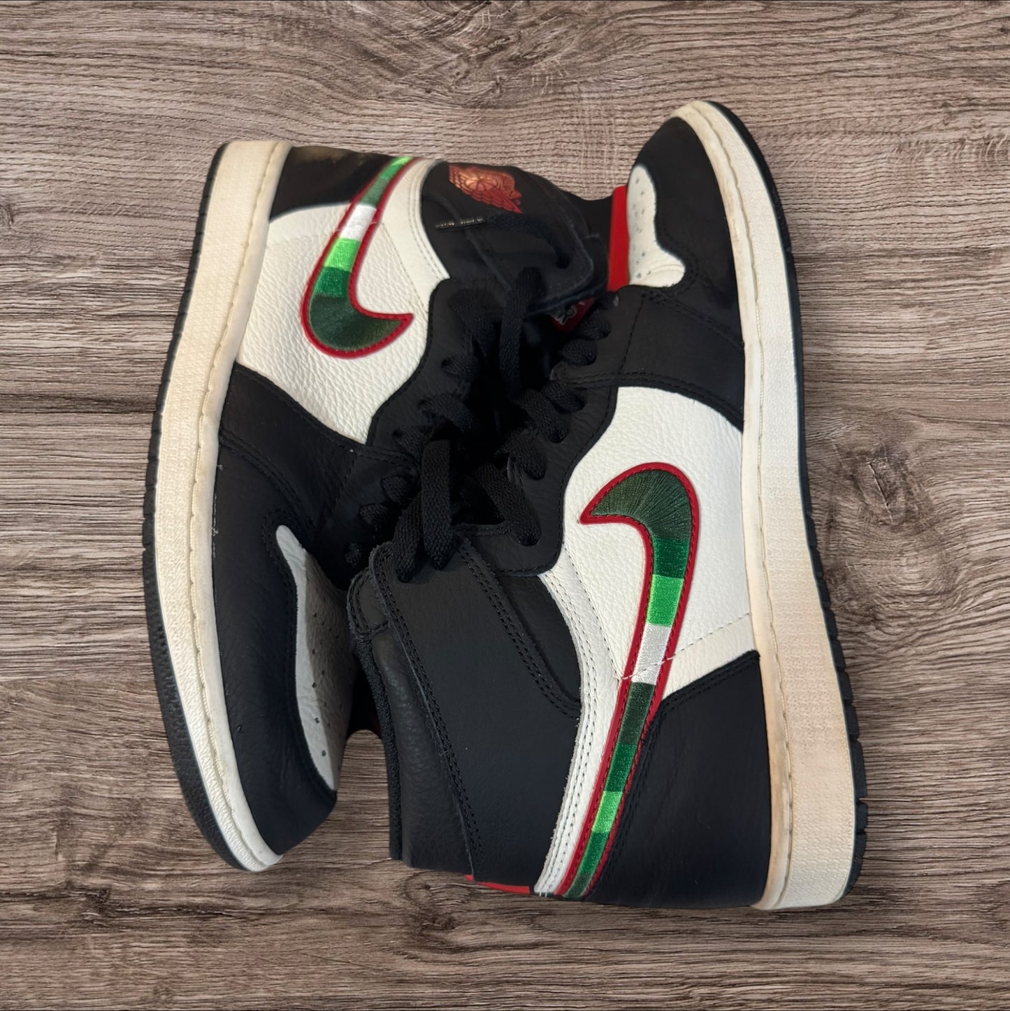 Jordan 1 High Sports Illustrated Size 11 (555088 015)