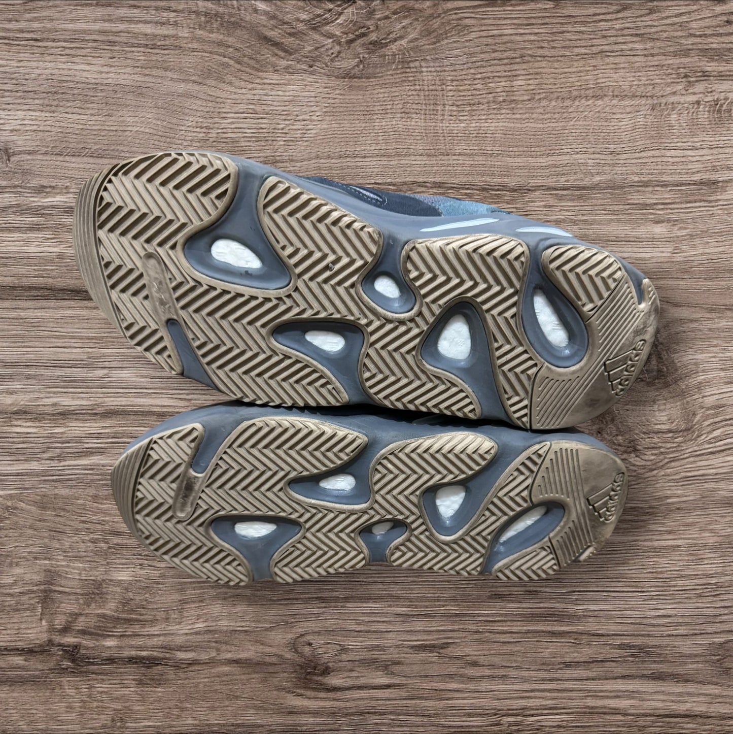 Adidas Yeezy 700 Teal Blue Size 12 (FW2499)