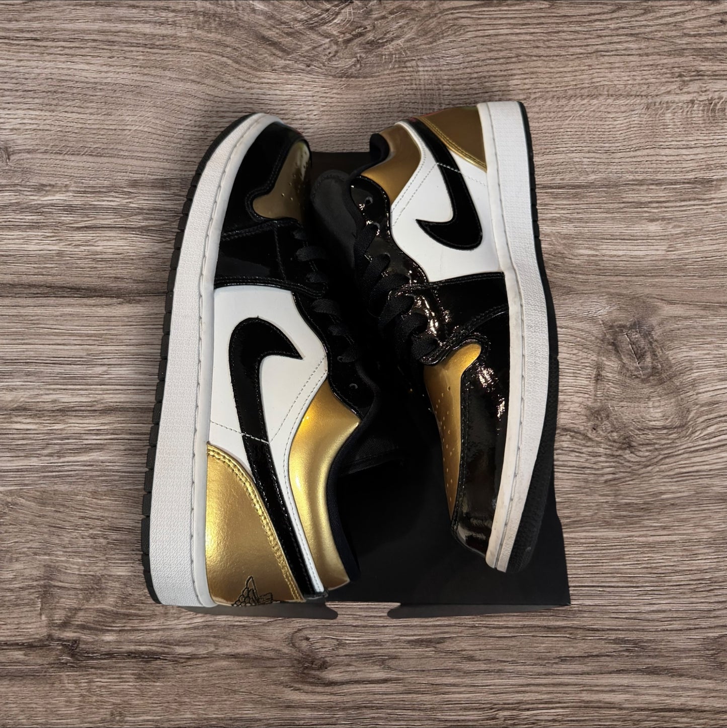 Jordan 1 Low Gold Toe Size 10.5 (CQ9447 700)