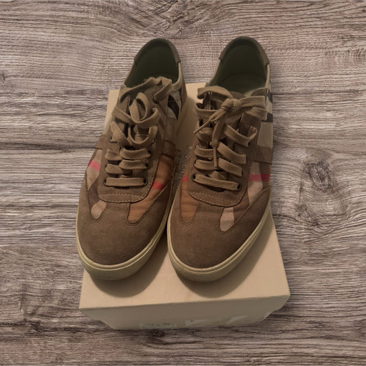 Burberry Low Cut Size 44