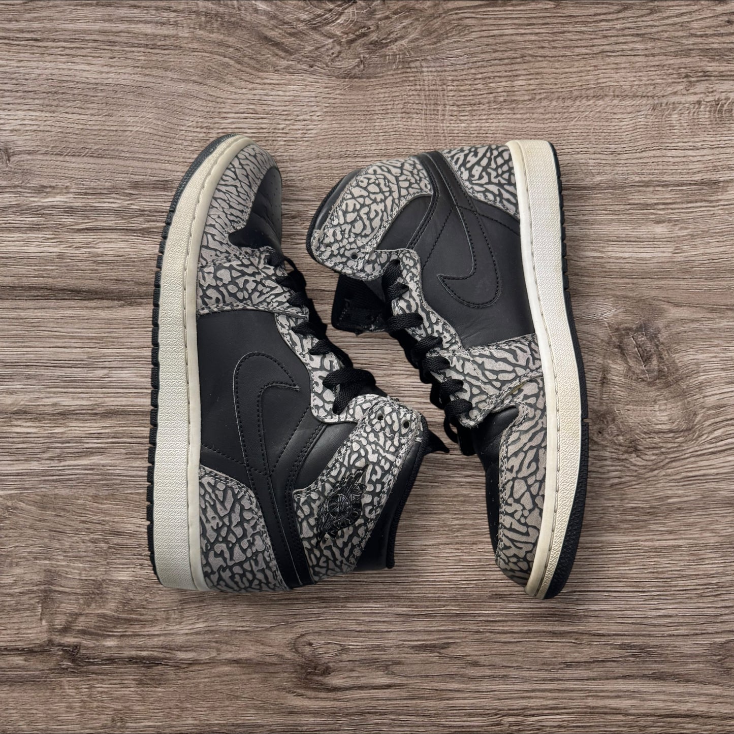 Jordan 1 Un-Supreme Size 9 (839115-013)