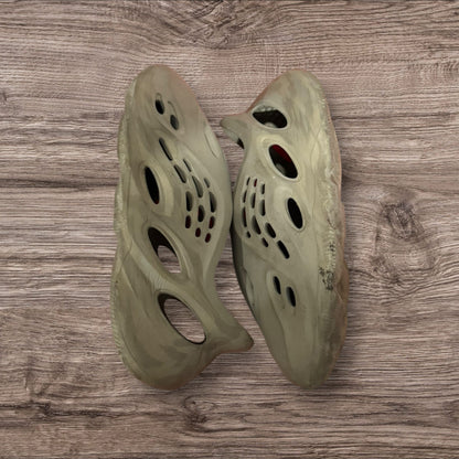 Adidas Foam Runner Size 10 (GX4472)