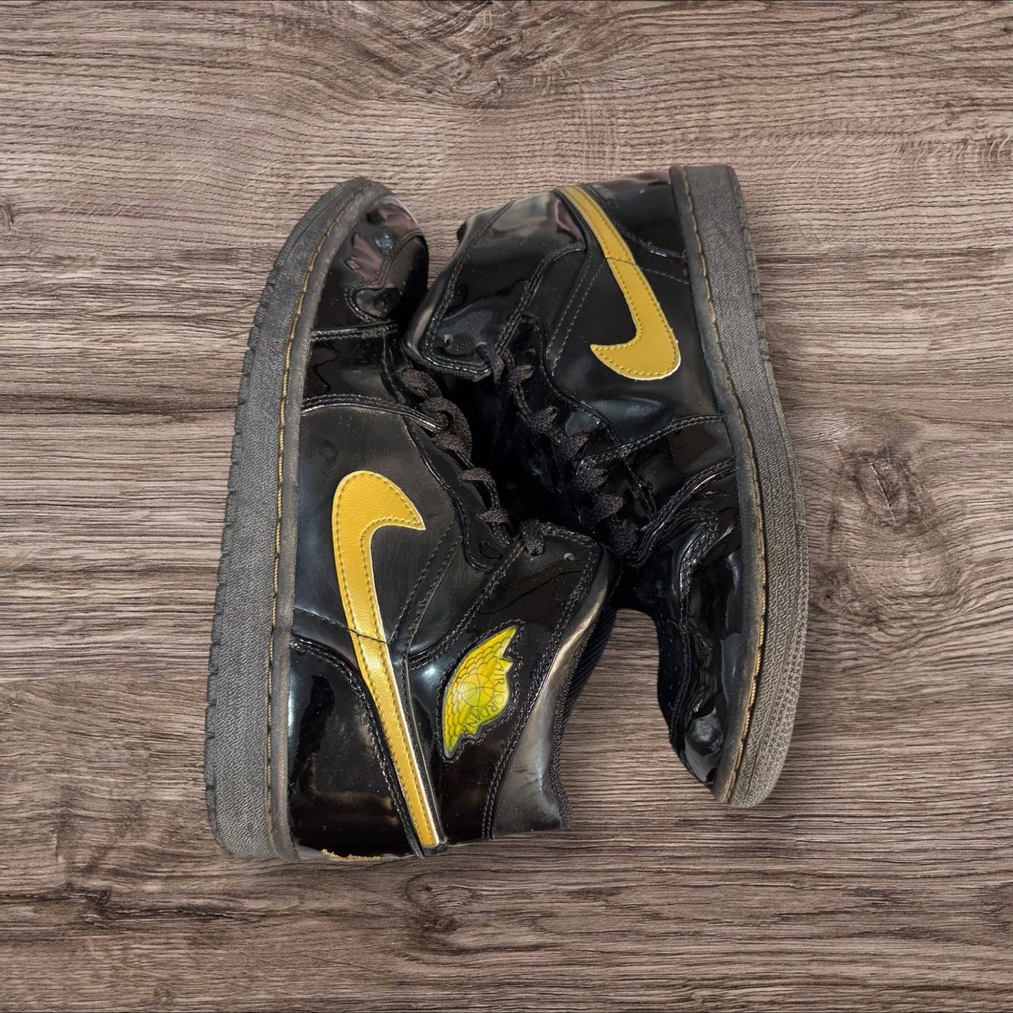 Jordan 1 Metallic Gold 2003 Size 10 (136085 070)