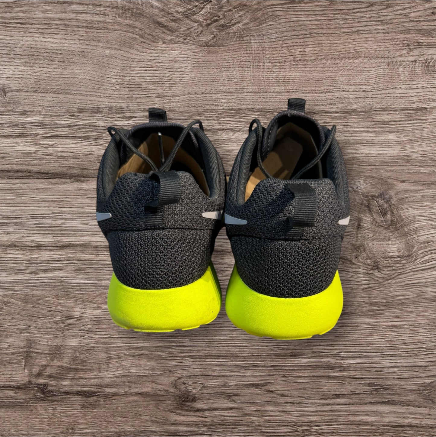 Nike Rosherun Grey Volt Size 9 (511881 073)