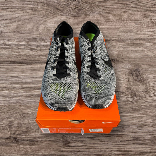 Nike Flyknit Racer Oreo Size 9.5 (526628 101)