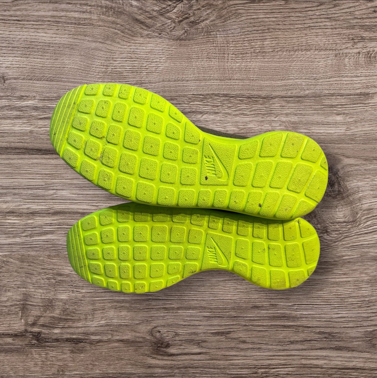 Nike Rosherun Volt Size Size 9 (511881 307)