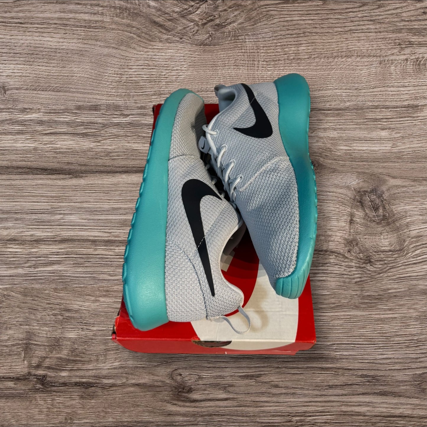 DS Nike Rosherun Calypso Size 9 (511881 013)