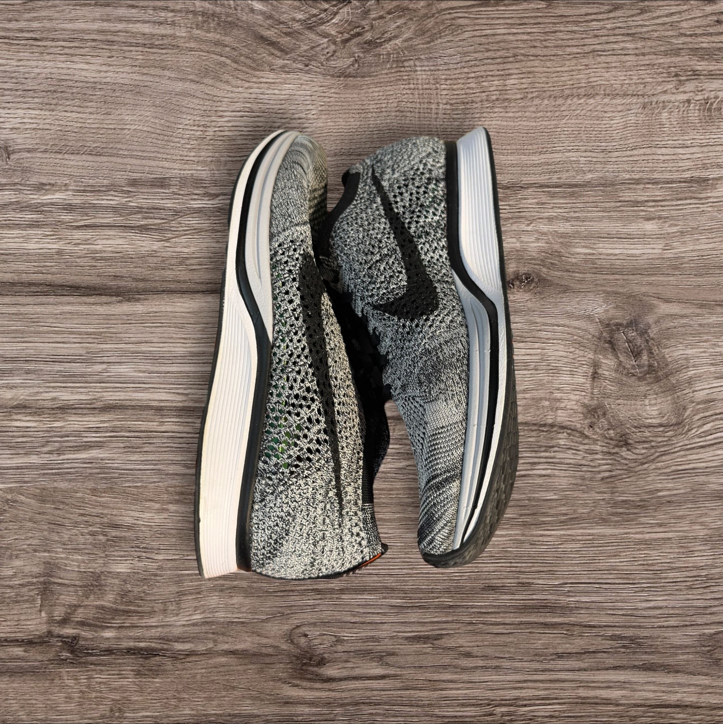 Nike Flyknit Racer Oreo Size 9.5 (526628 101)