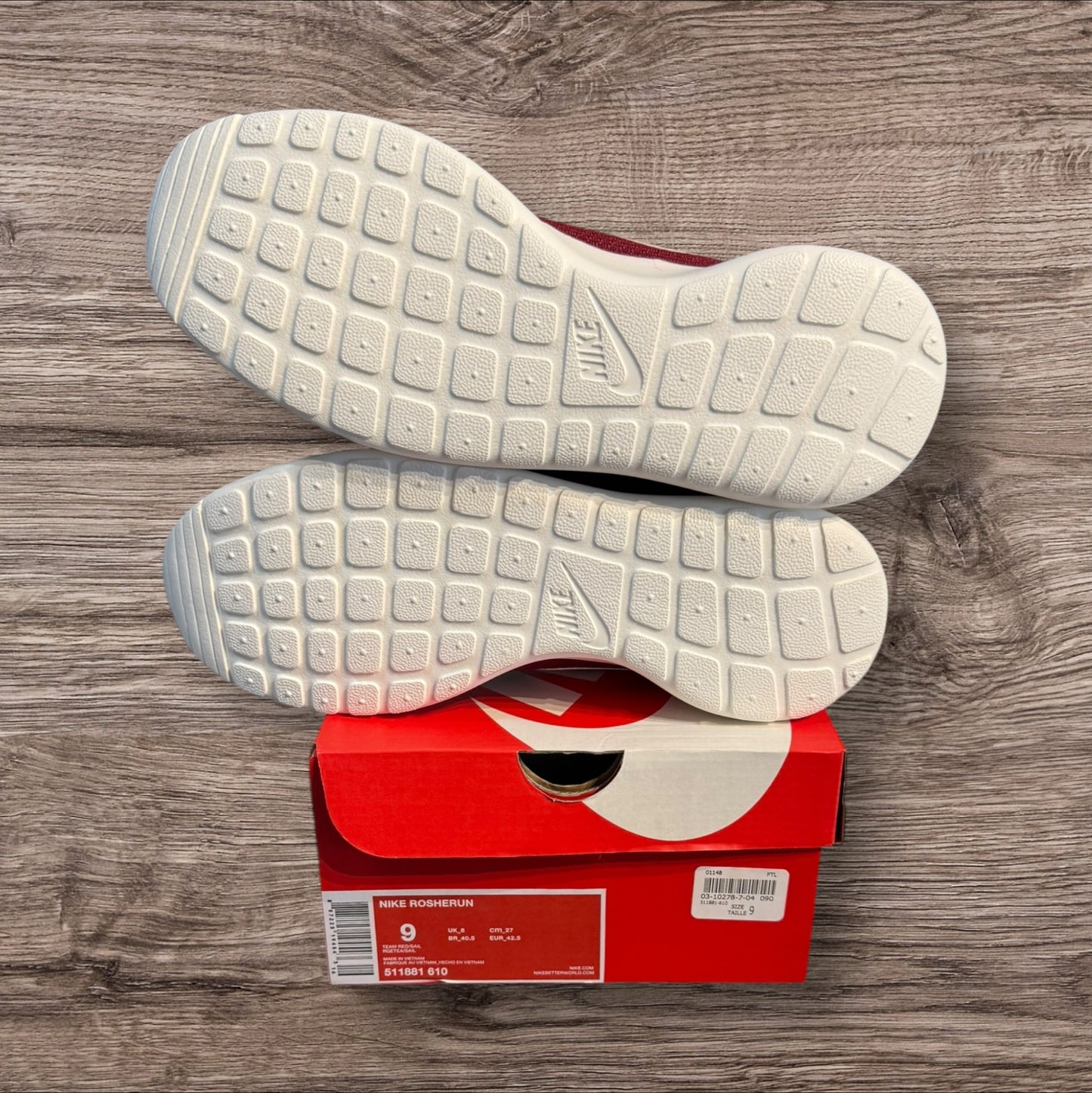 DS Nike Rosherun Burgundy Size 9 (511881 610)