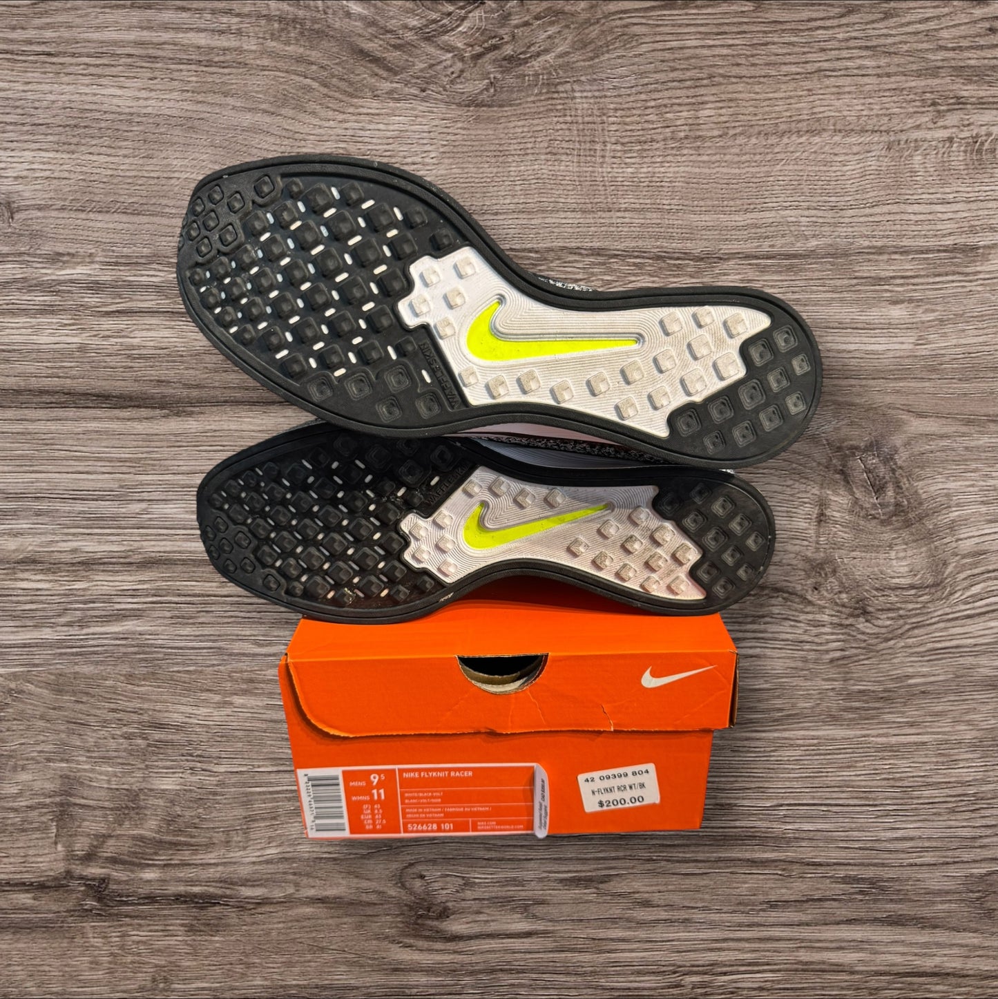 Nike Flyknit Racer Oreo Size 9.5 (526628 101)