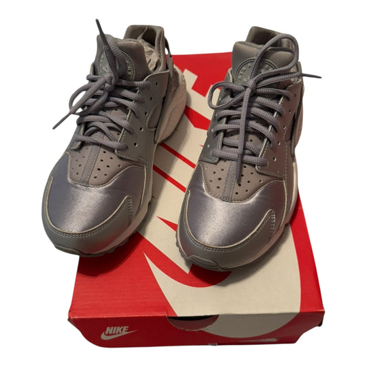 Woman Nike Huarache Silver Size 7 (859429 002)