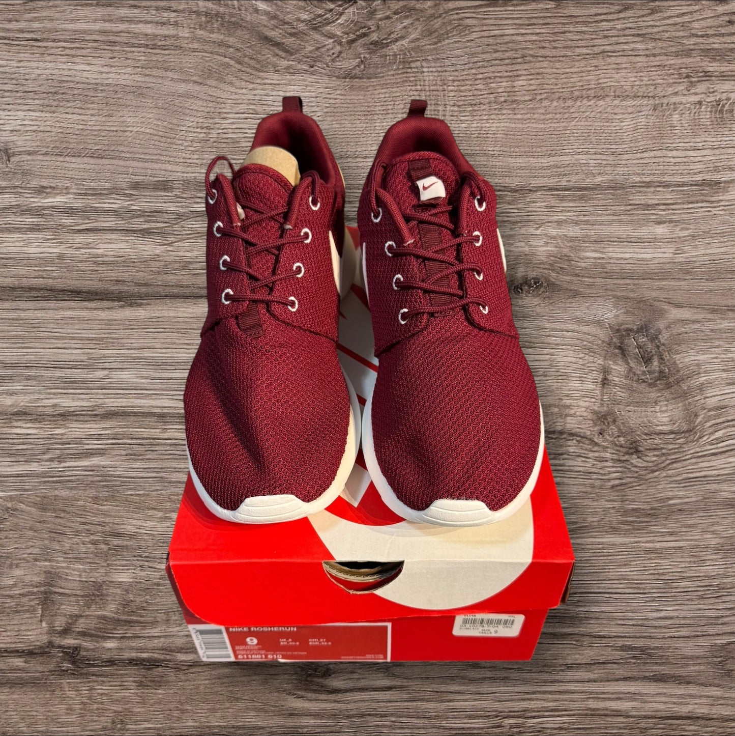 DS Nike Rosherun Burgundy Size 9 (511881 610)