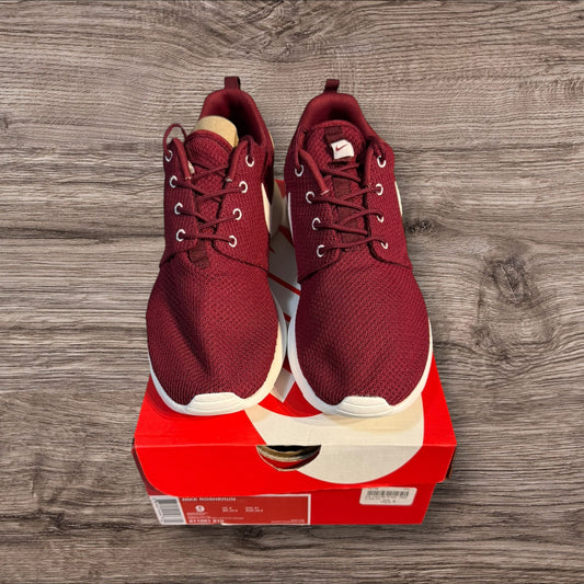 DS Nike Rosherun Burgundy Size 9 (511881 610)