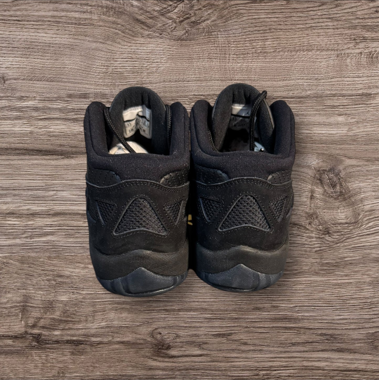 Jordan 11 Low IE Referee Size 9.5 (306008 003)