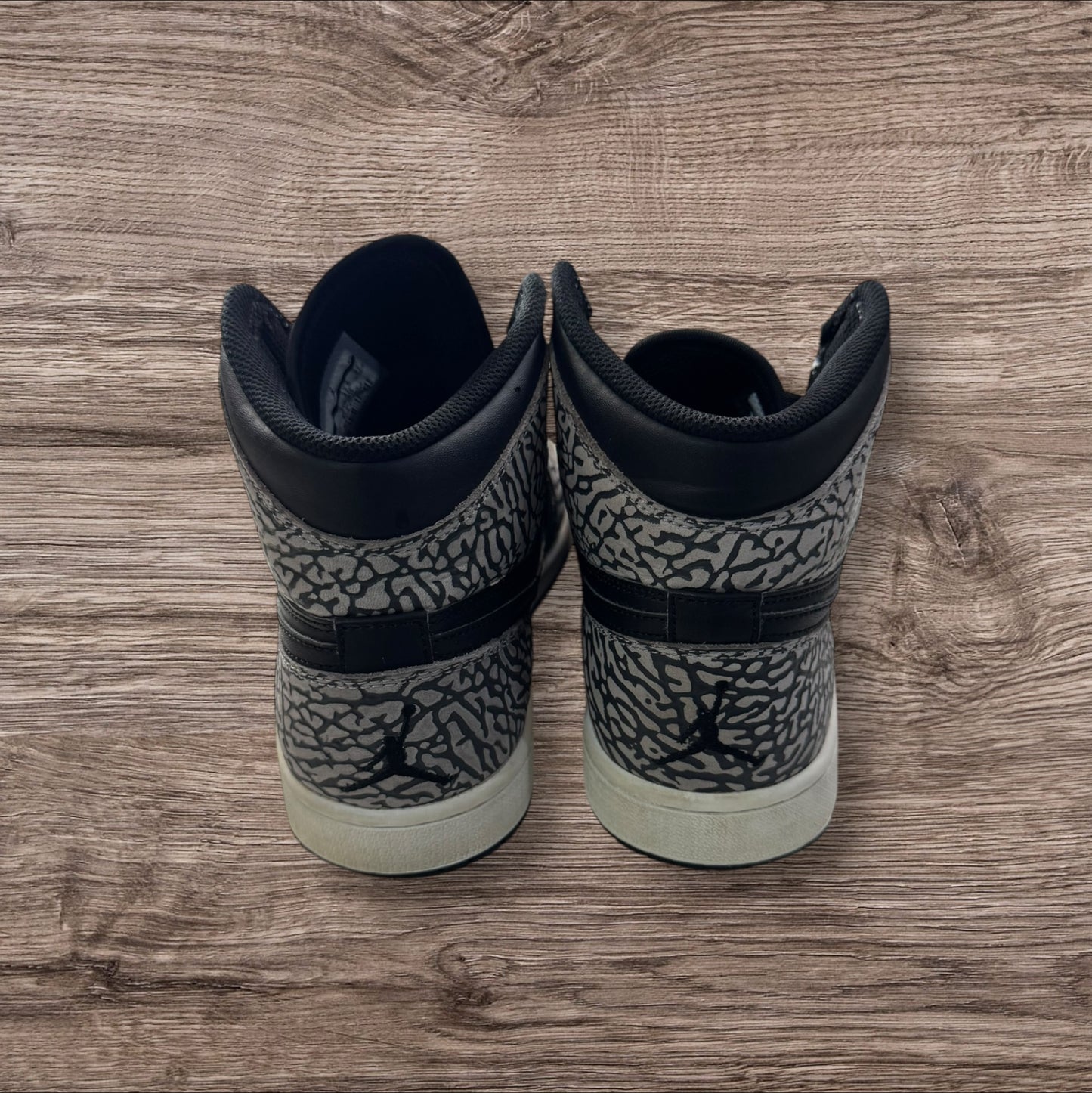Jordan 1 Un-Supreme Size 9 (839115-013)