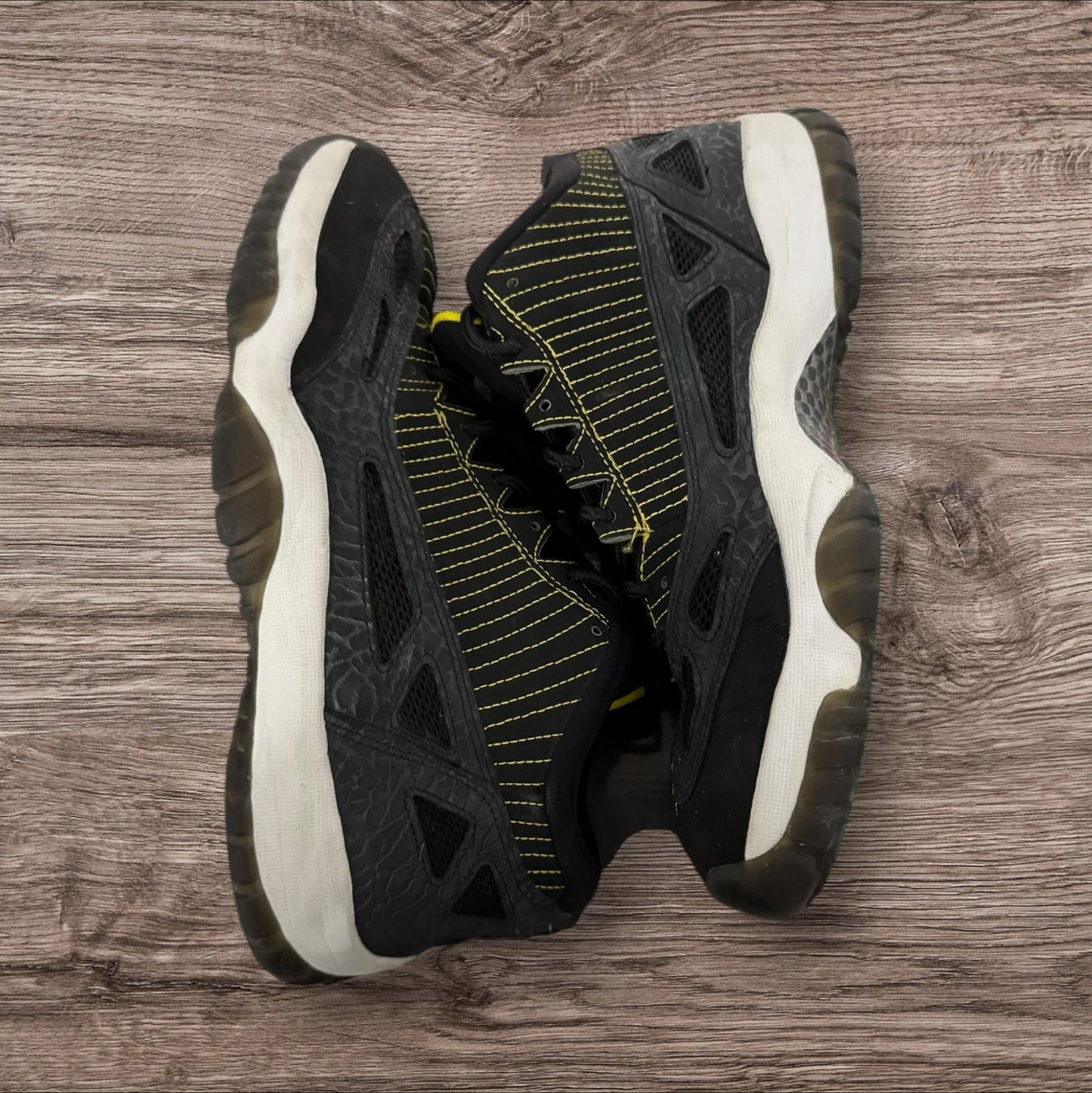 Jordan 11 Low IE Zest (2007) Size 10.5 (306008 002)