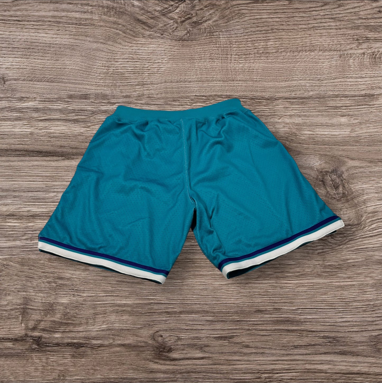 Mitchell & Ness Charlotte Hornets Throwback Authentic Shorts Size L