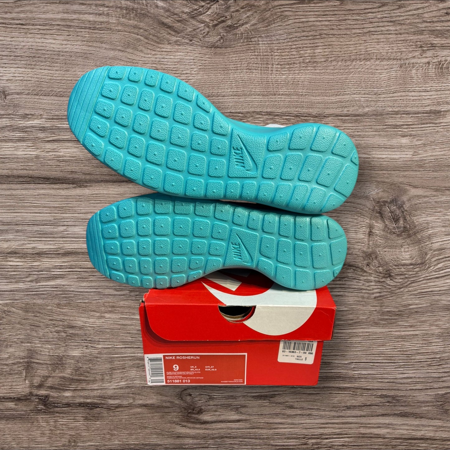 DS Nike Rosherun Calypso Size 9 (511881 013)