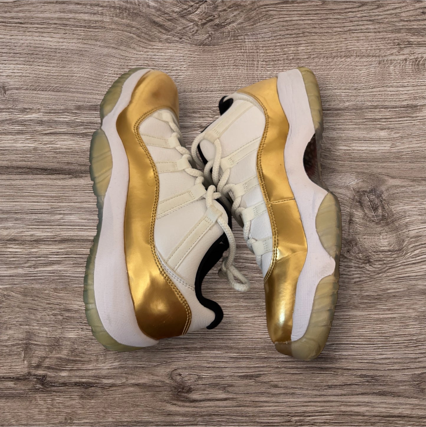 Jordan 11 Low Closing Ceremony Size 9 (No Box 528895-103)