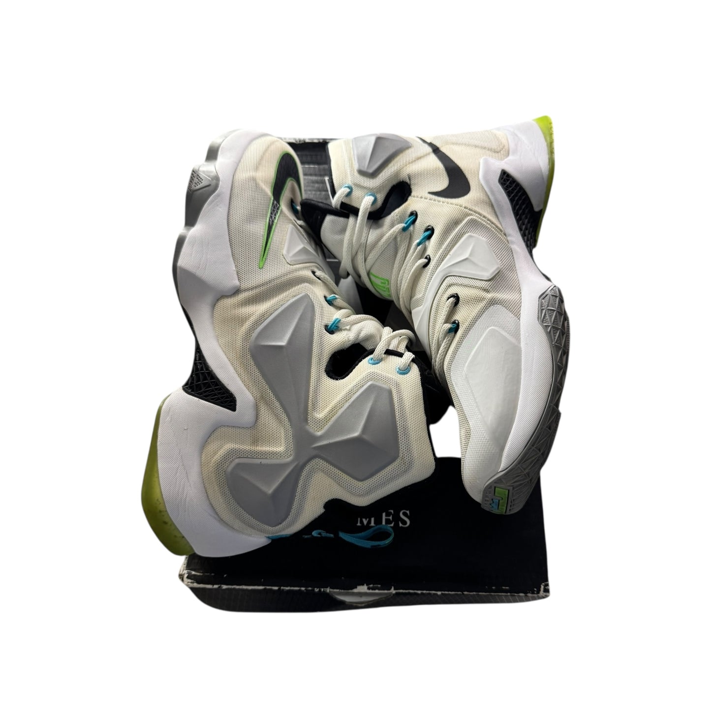 Nike LeBron 13 Commander Force Size 10.5 (807219 100)