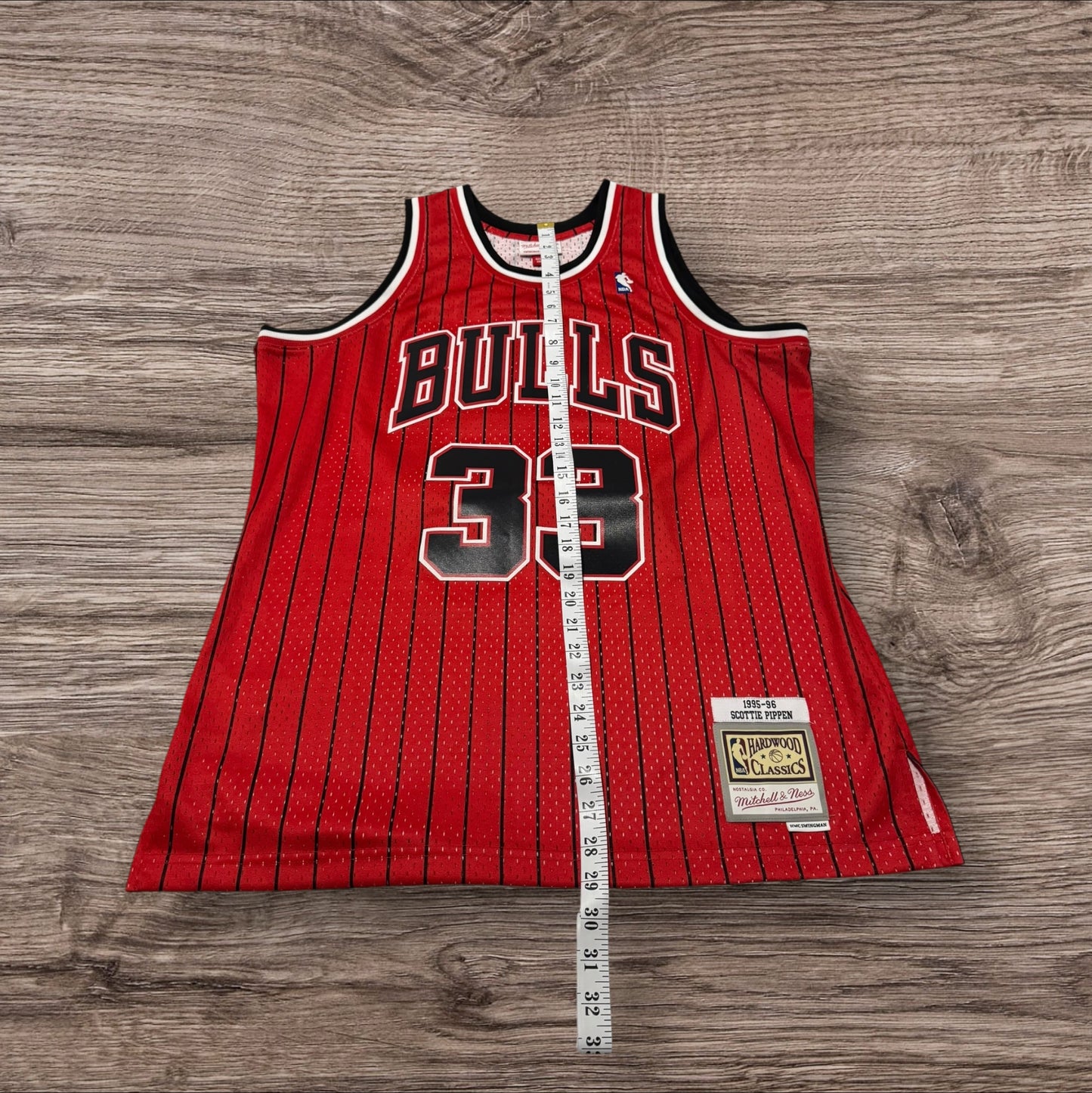 Mitchell & Ness Red Chicago Bulls Pin Stripe Scottie Pippen Jersey Size L
