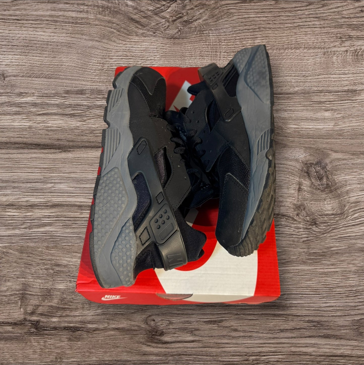 Nike Huarache Black Grey Size 9.5 (one strap broken 318429 010)