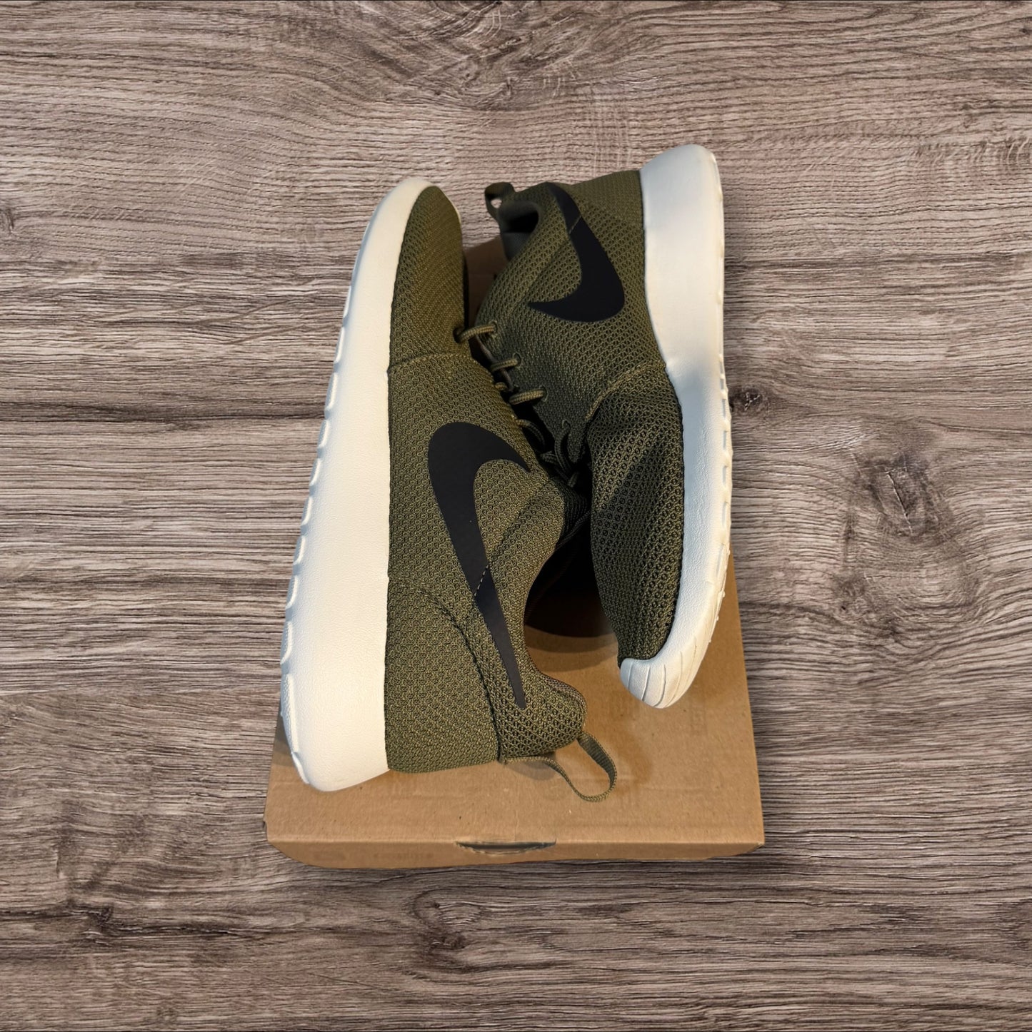 Nike Rosherun Iguana Size 9 (511881 201)