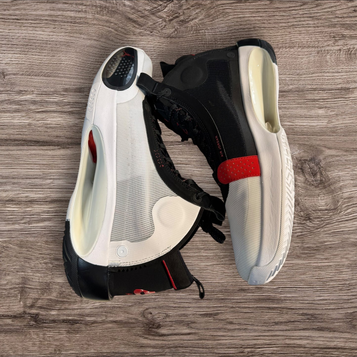 Jordan XXXIV White Black Red Size 10.5 (AR3240 100)