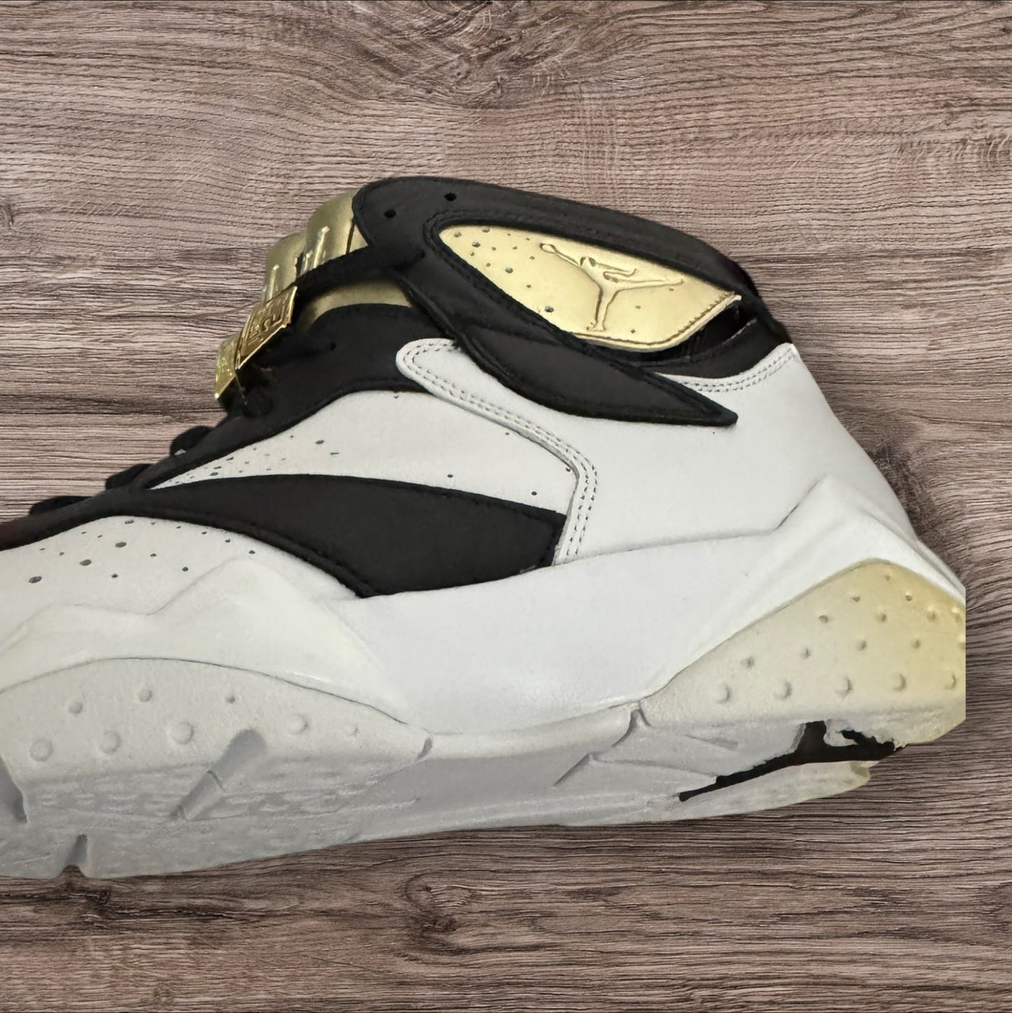 Jordan 7 Championship Size 9 (Minor Toe Scratches No Box 725093-140)